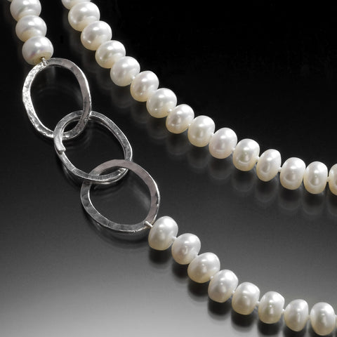 Comet Clasp Pearl Necklace